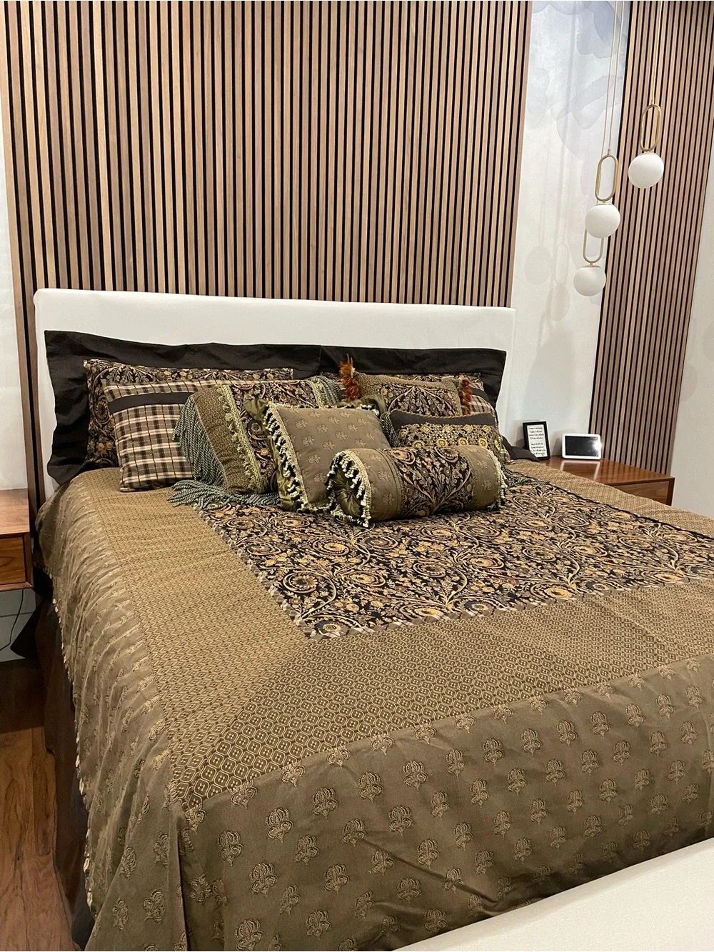 Luxury Brown and Black Paisley Quilt Set